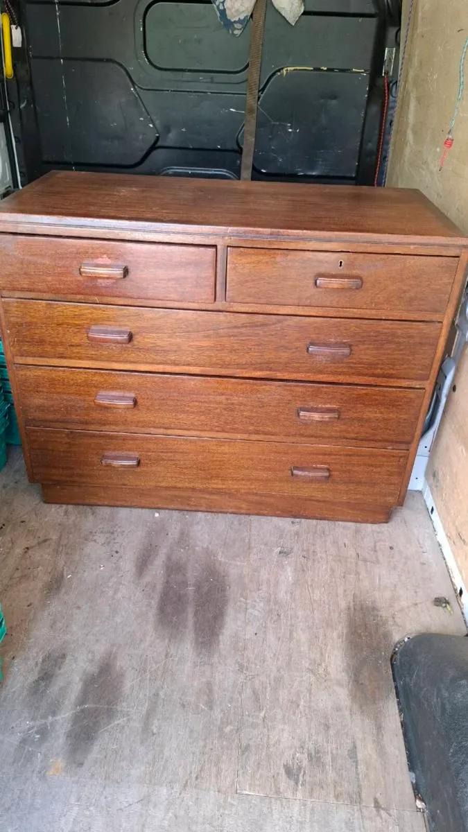 Chest of drawers