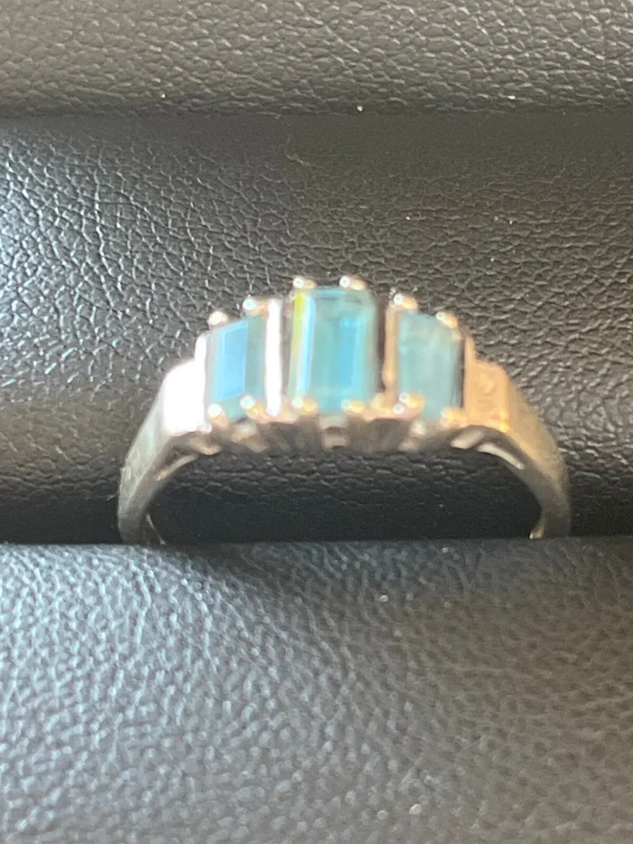 9ct gold ring - Image 1