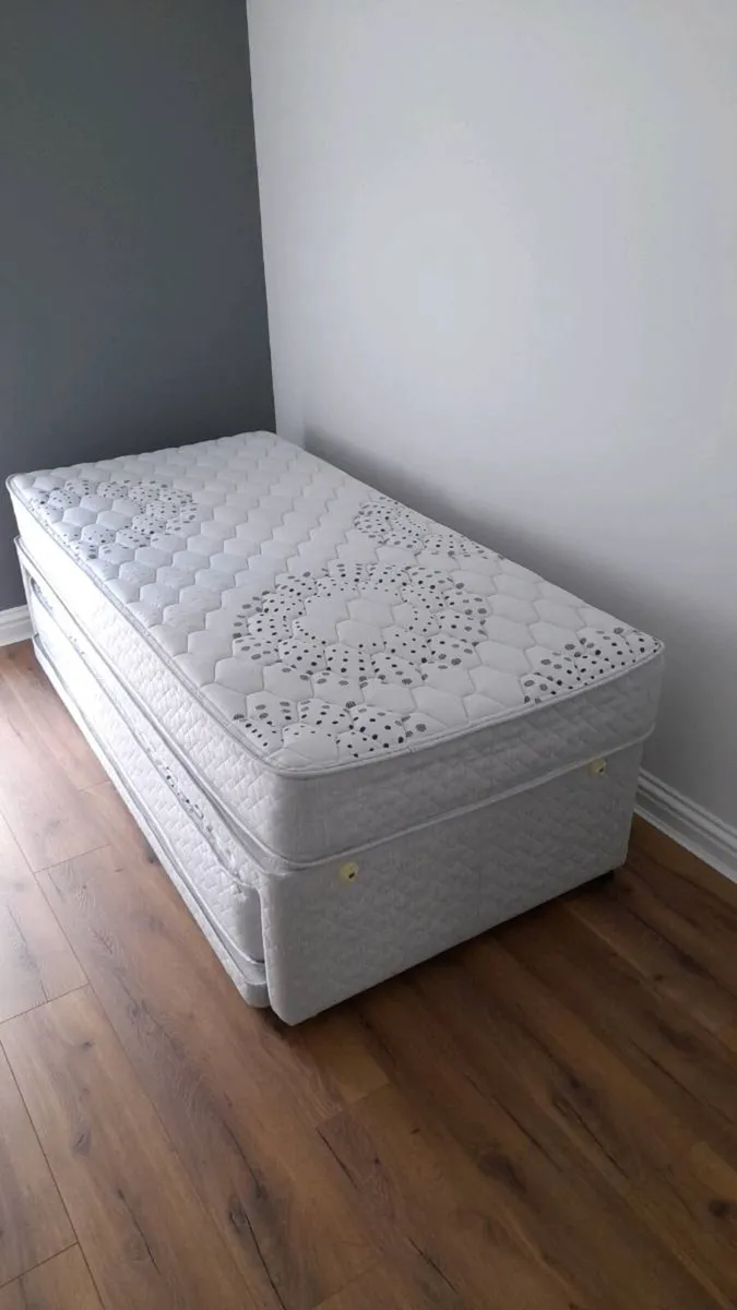 Single bed with fold in second single bed - Image 3