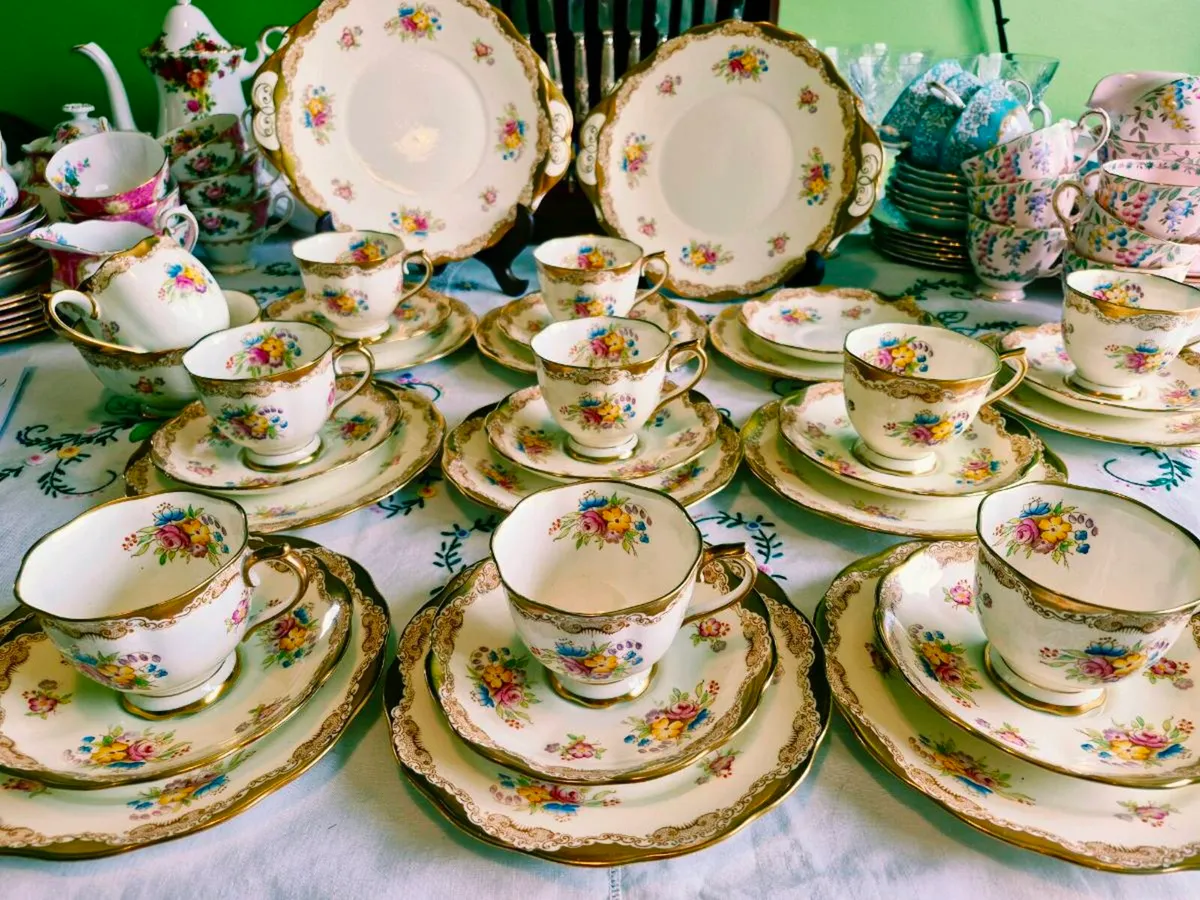 Antique Royal Albert gold lace 34 piece - Image 2