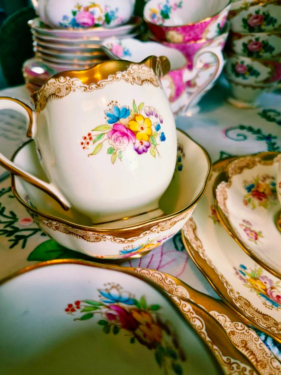 Antique Royal Albert gold lace 34 piece - Image 3