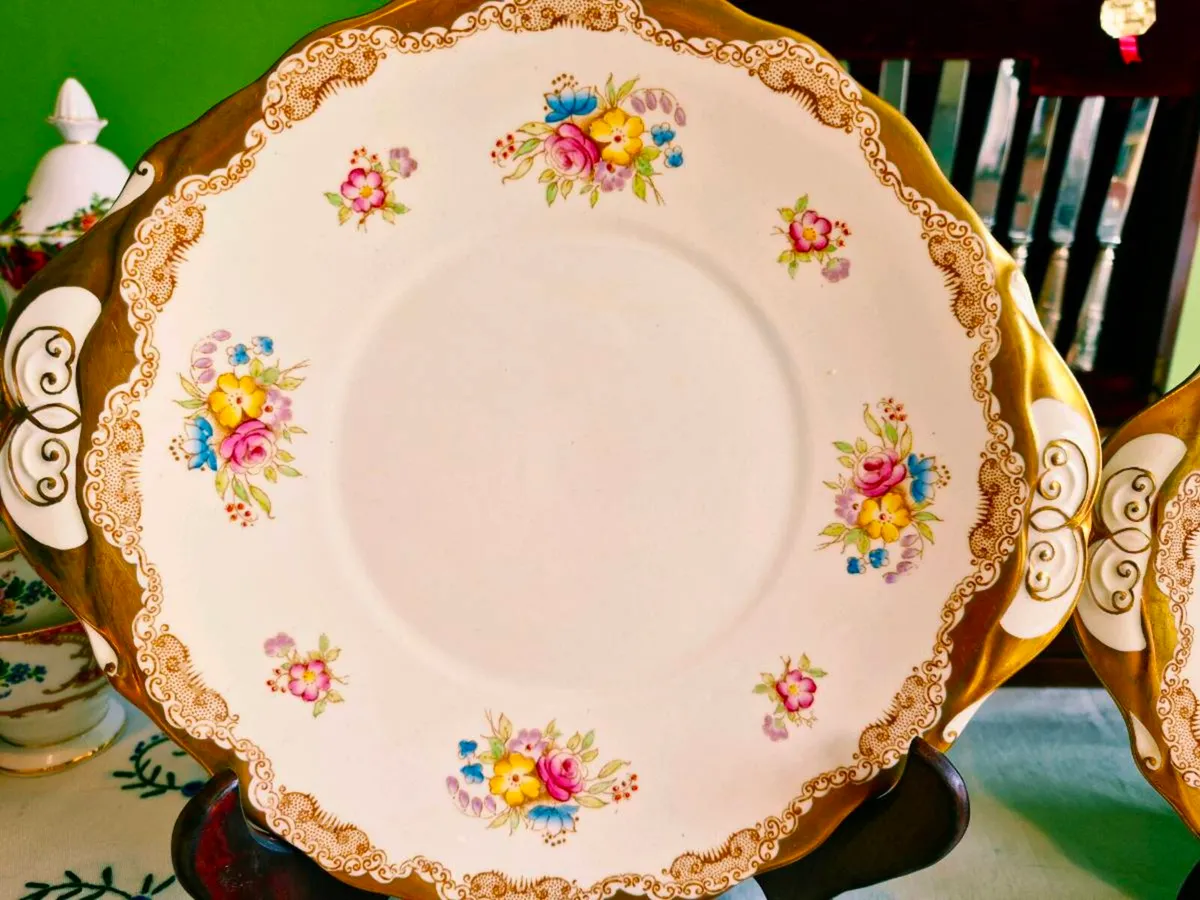 Antique Royal Albert gold lace 34 piece - Image 4