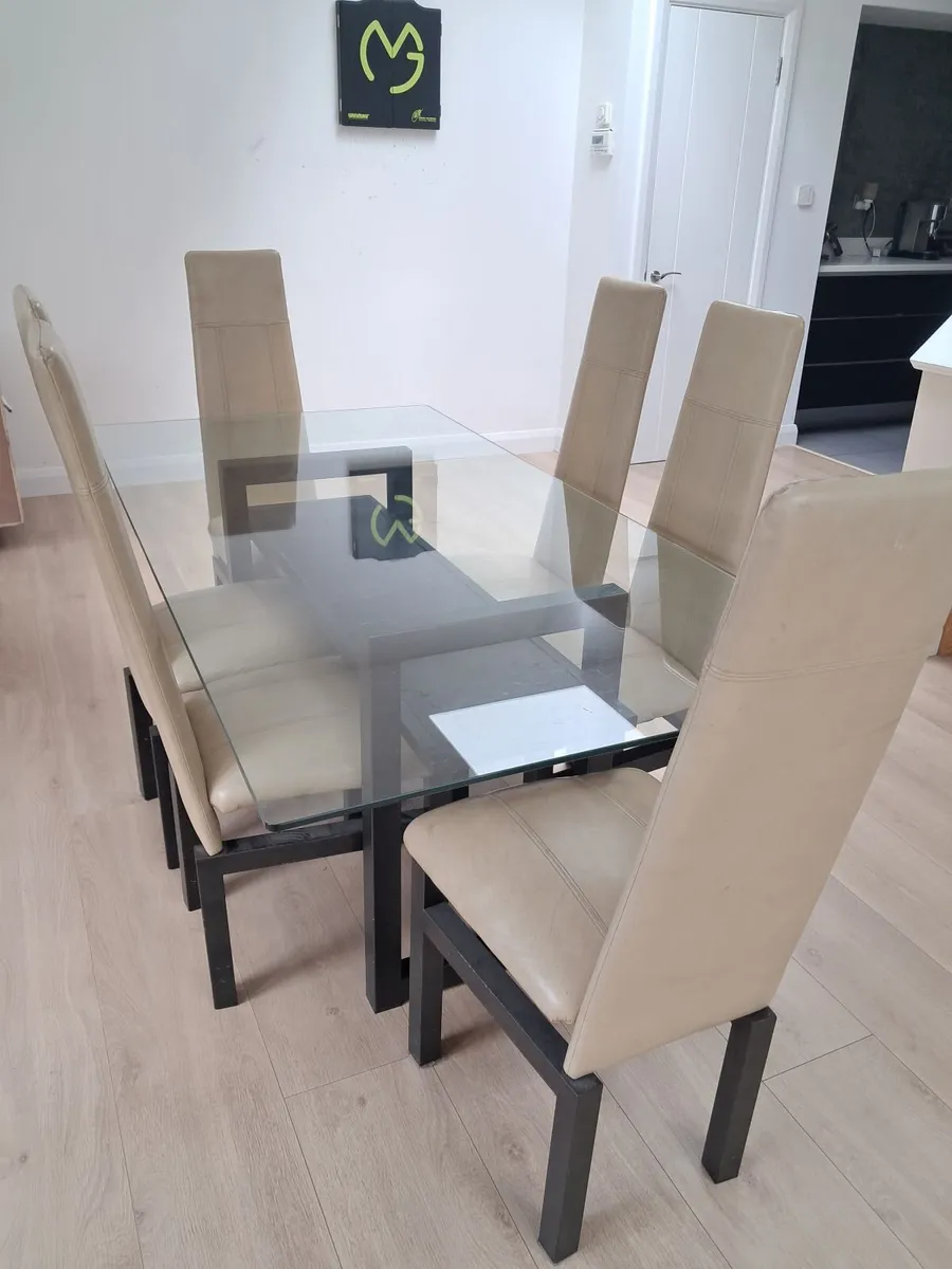 Dining table and chairs - Image 1