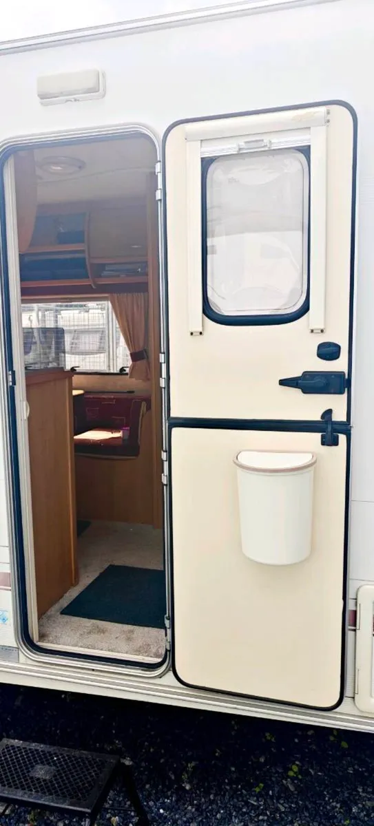4/5 berth caravan - Image 4