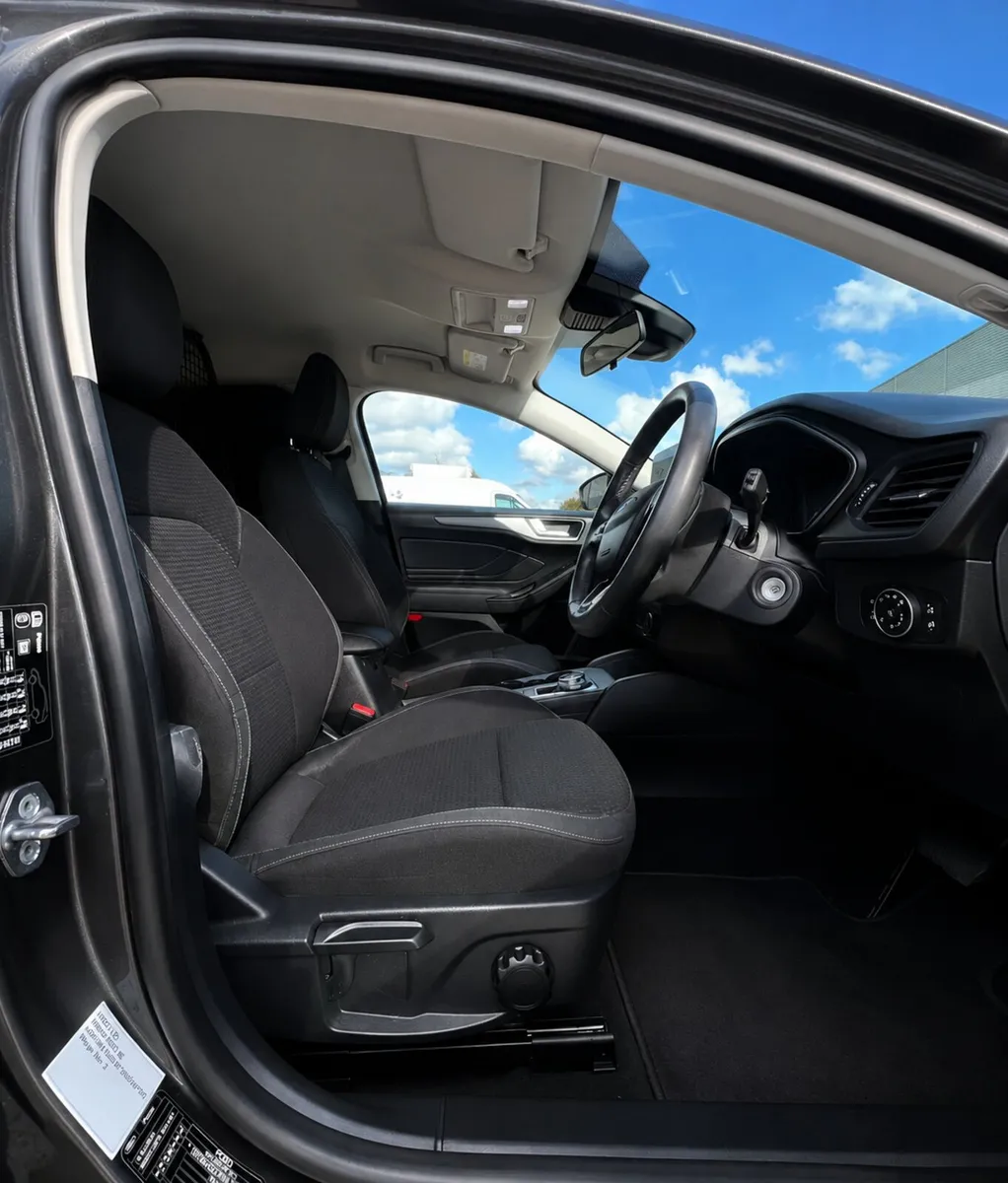 2022 Ford Focus AUTOMATIC Commercial - Image 4