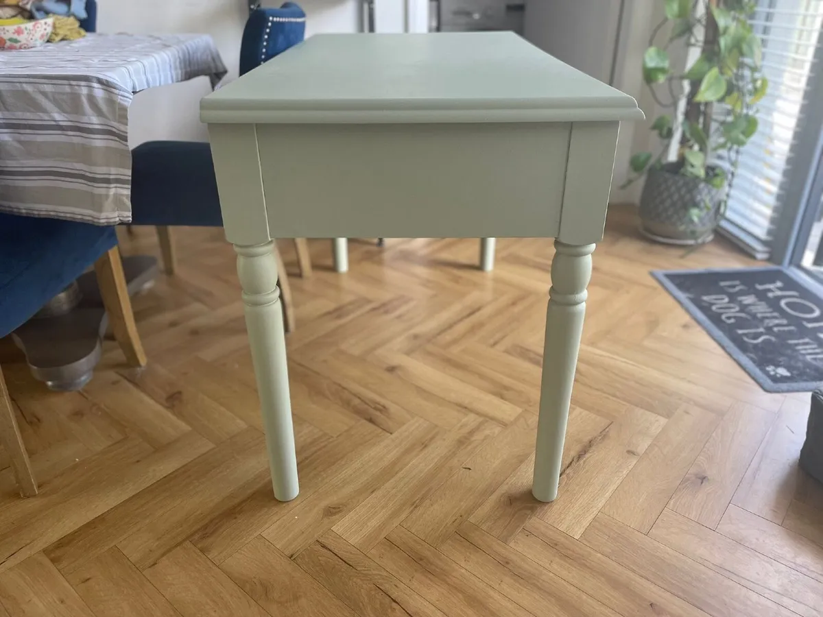 Table /Desk - Image 3
