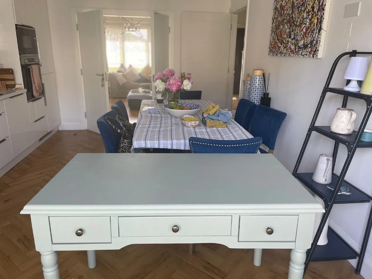 Table /Desk - Image 2