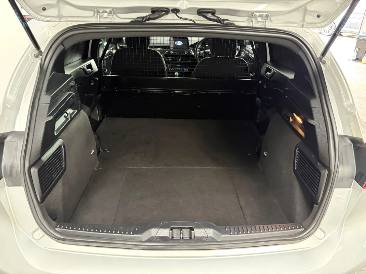 Ford Focus 2021 1.5D  ST LINE. VAN - Image 3