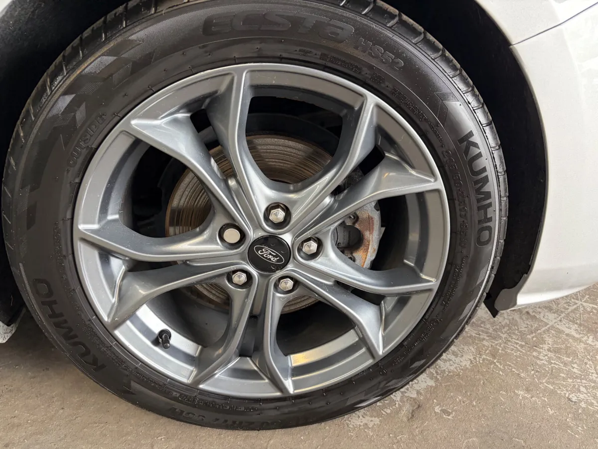 Ford Focus 2021 1.5D  ST LINE. VAN - Image 4