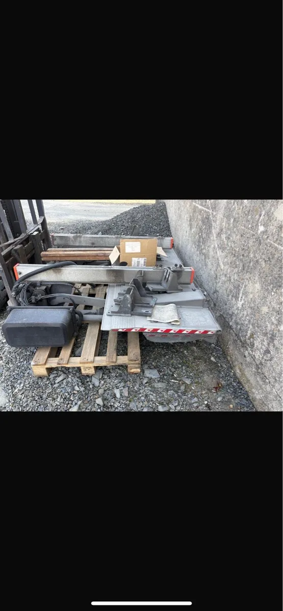 DHOLLANDIA tail lift - Image 3
