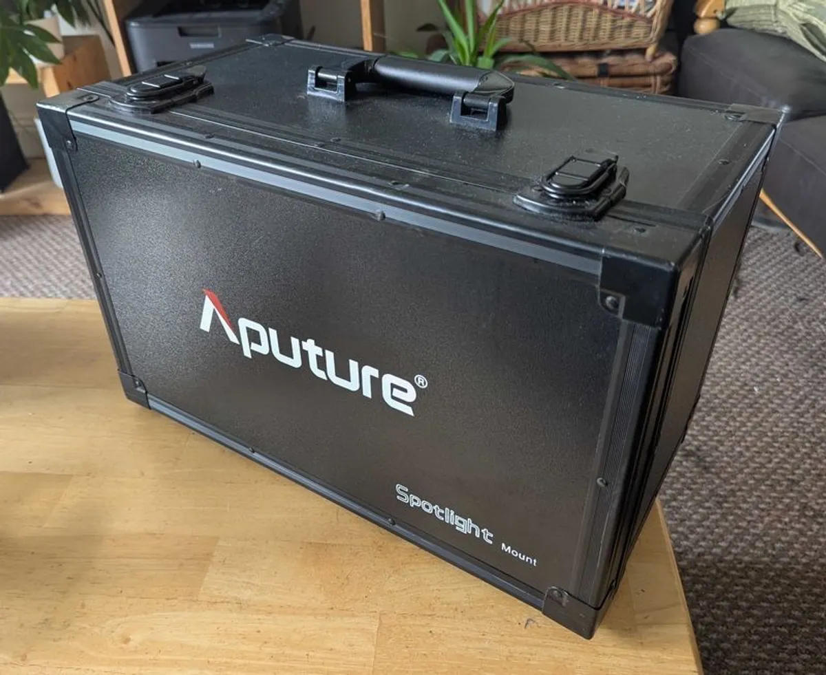 Aputure Spotlight Mount 26 degrees Brand New Unused in Hard Case - Image 3