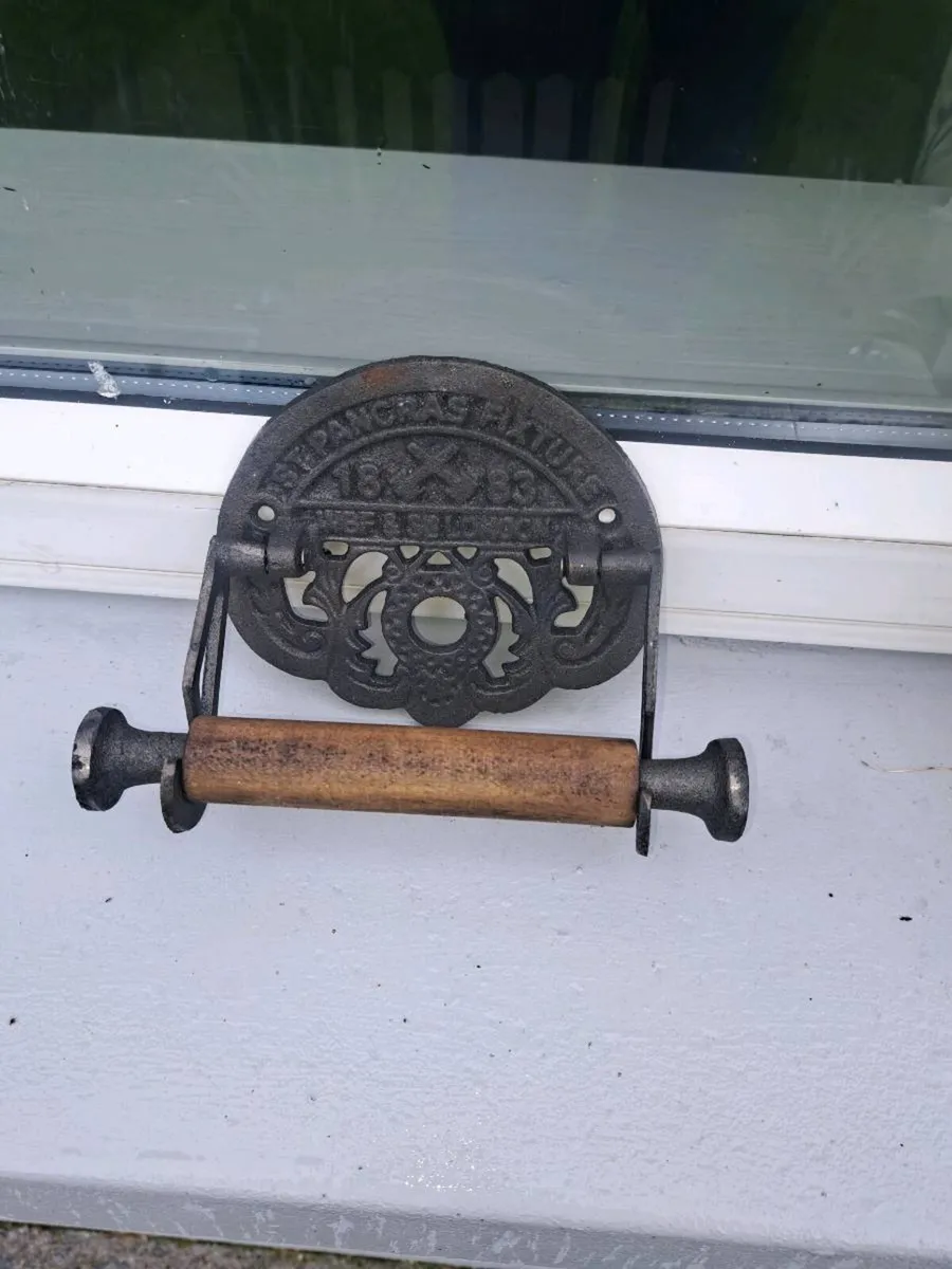 Railway cast iron toilet rool holder - Image 1