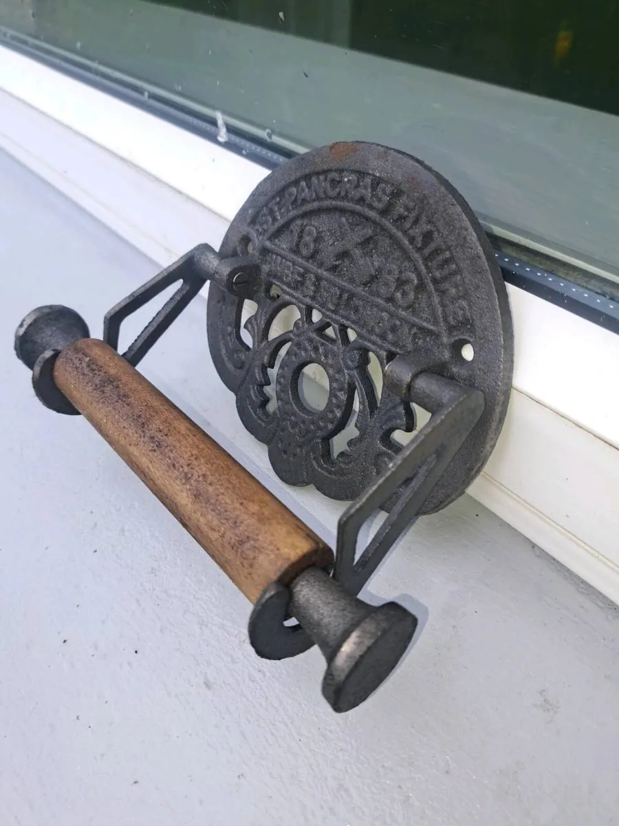 Railway cast iron toilet rool holder - Image 2