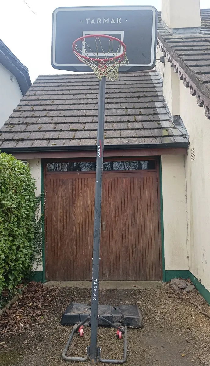 Basketball hoop - full size/adjustable