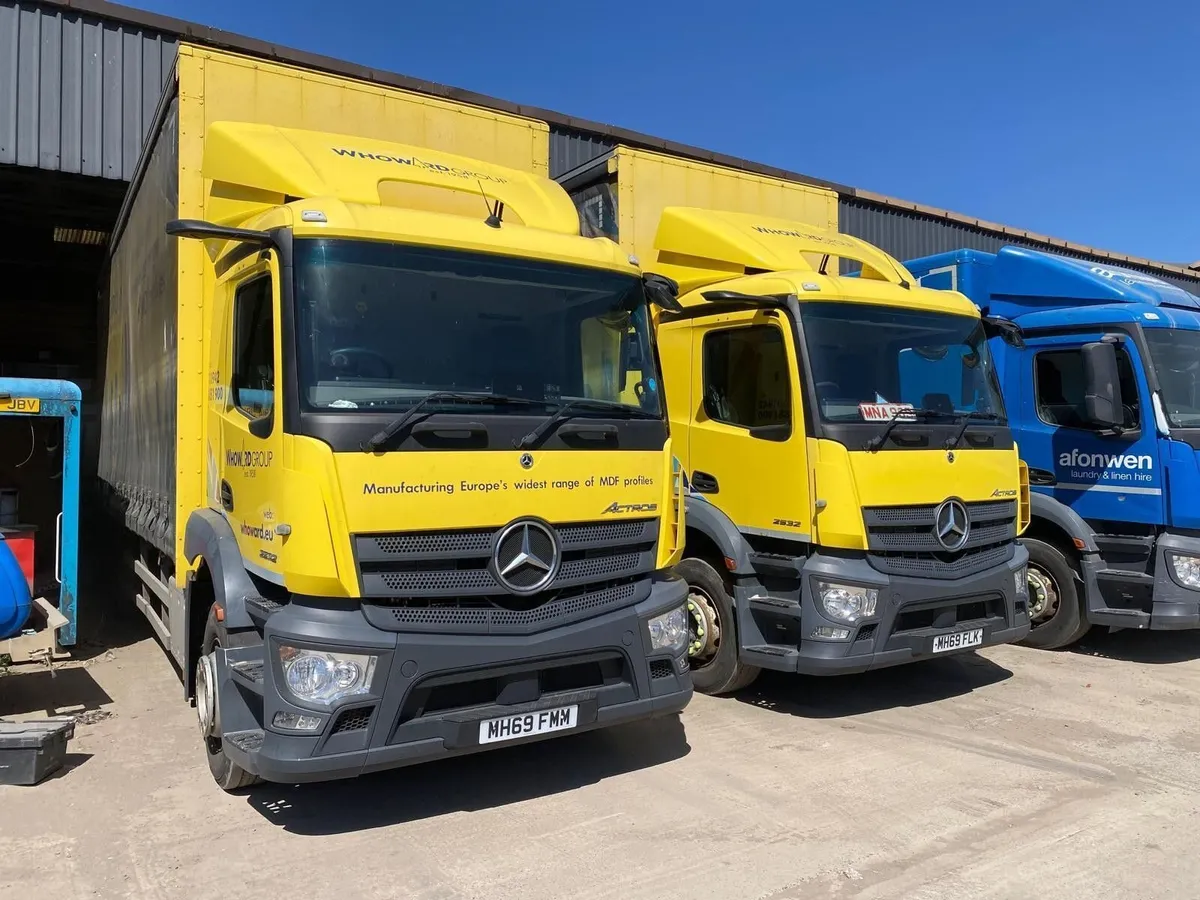 Mercedes 26ft or 28ft curtainsides with barn doors - Image 4