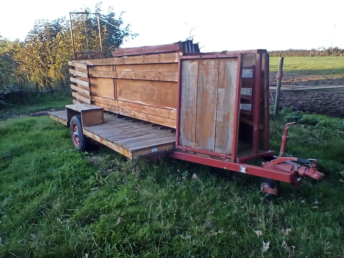 Mobile sheep handler and shed - Image 3