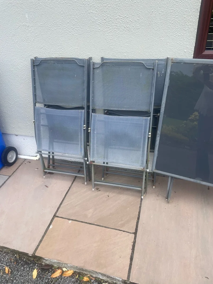 Garden table and chairs - Image 1