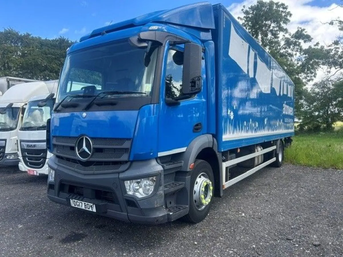 2017 1824 Merc 30ft GRP Boxvan - Image 2