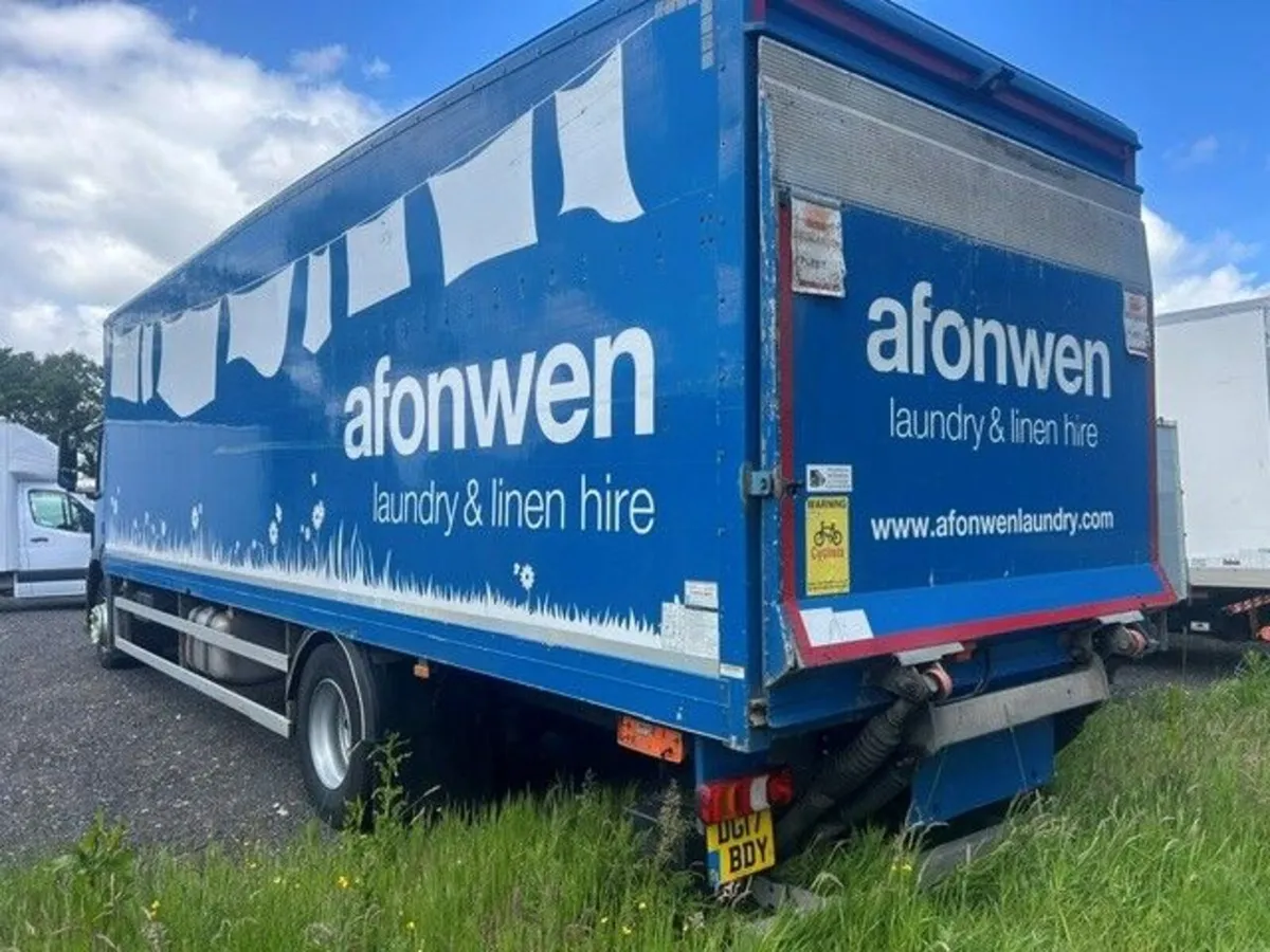 2017 1824 Merc 30ft GRP Boxvan - Image 3