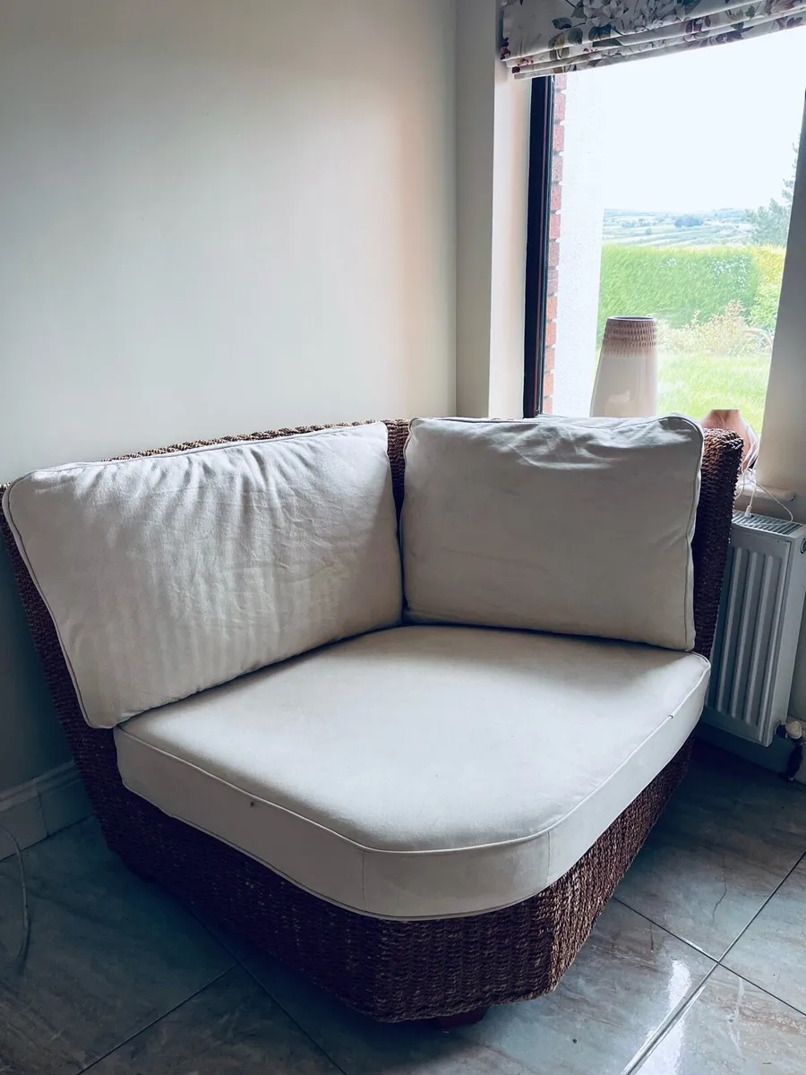 Corner seating unit - Image 1