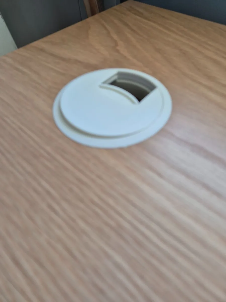 Office desk and swivel office chair - Image 3