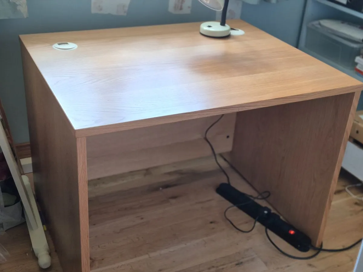 Office desk and swivel office chair - Image 1