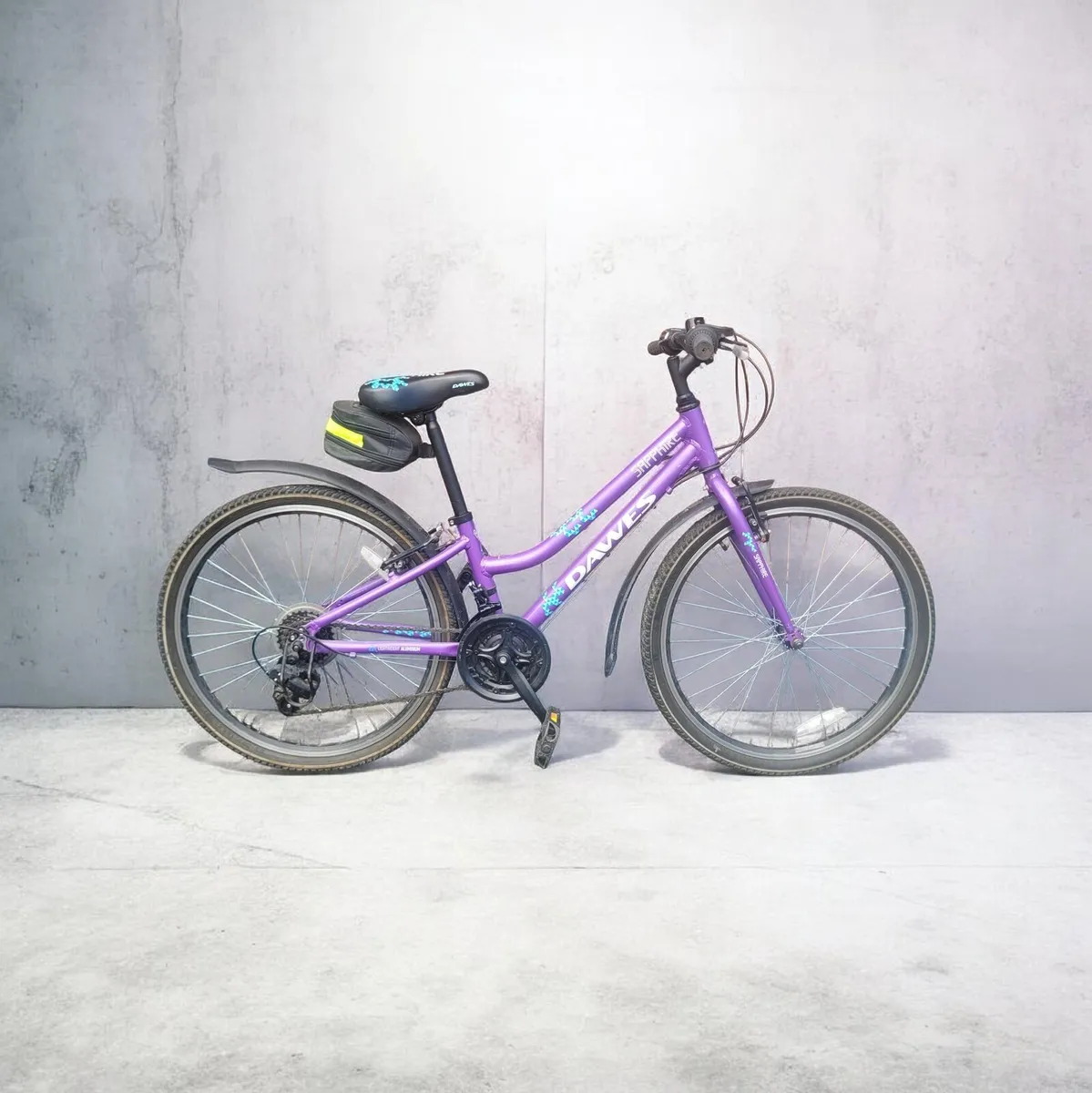 26in girls bicycle - Image 1