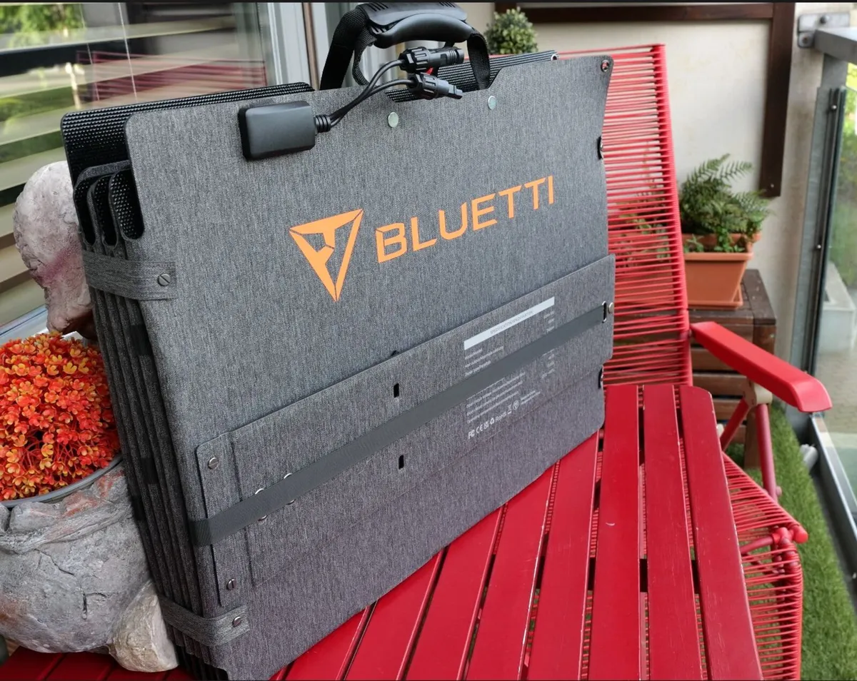 BLUETTI Elite 300 Portable Power Station + Solar - Image 2