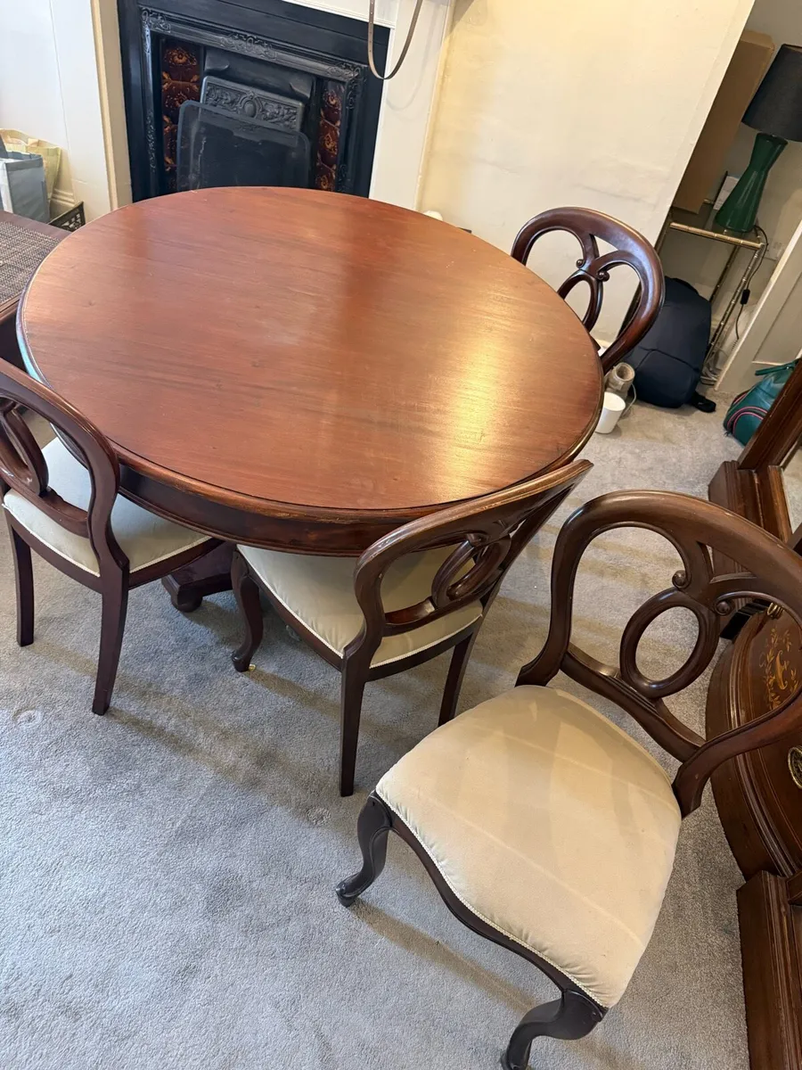 Table & 4 chairs - Image 1