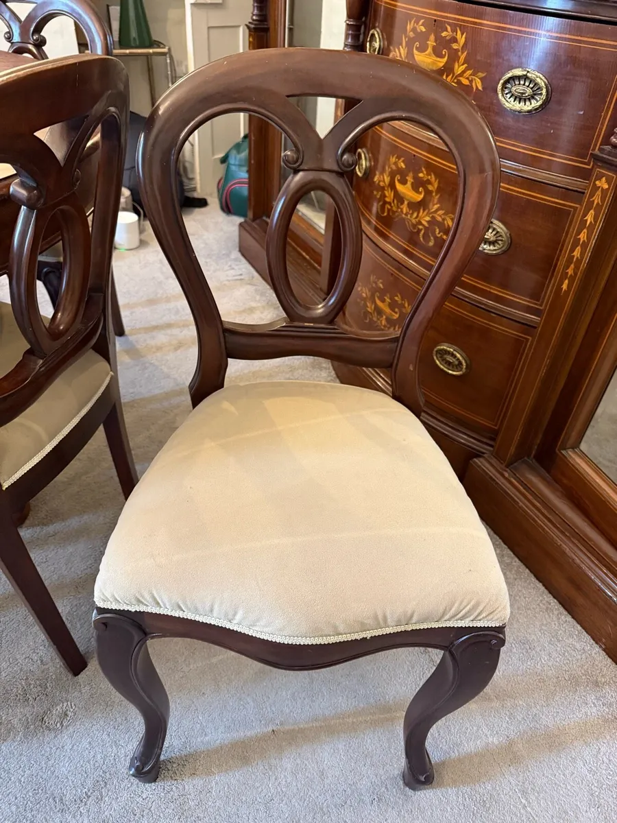 Table & 4 chairs - Image 2