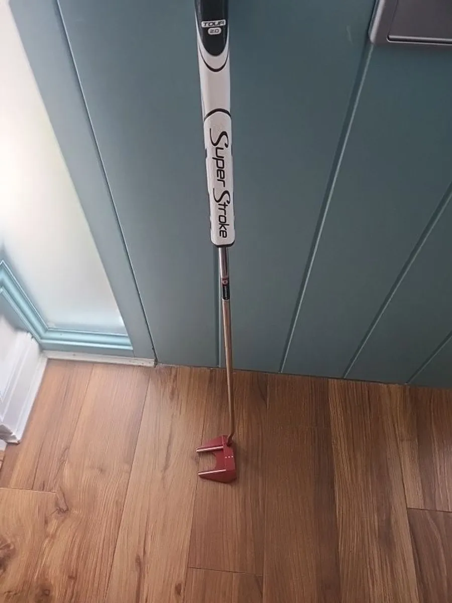 Golf Odyssey OWorks Red Putter new grip - Image 1