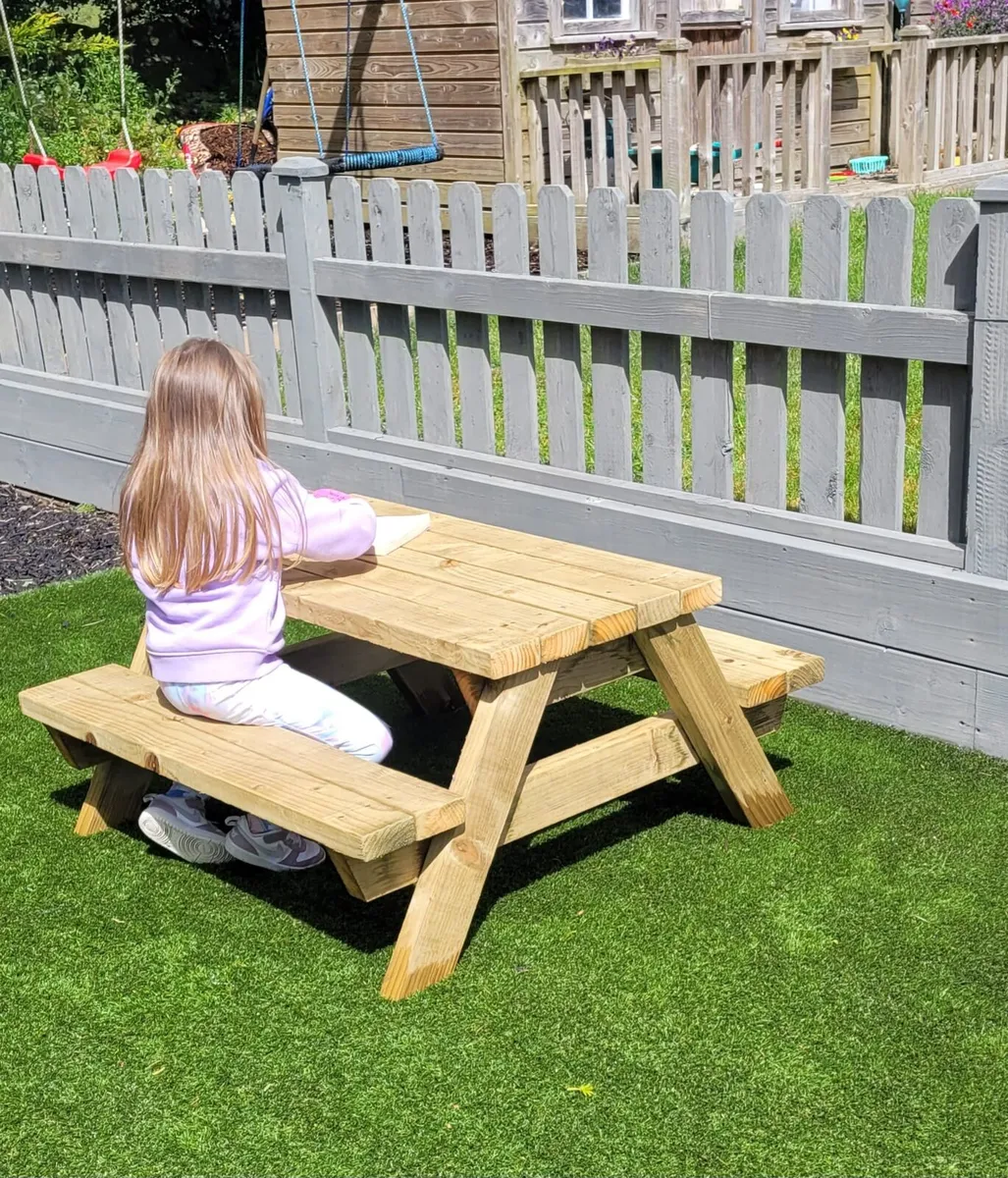 Outdoor benches - Image 4
