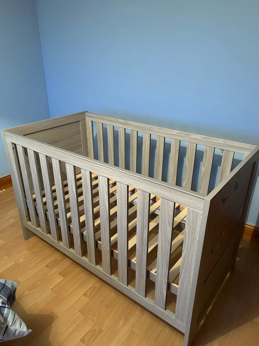 Child’s cot - Image 3