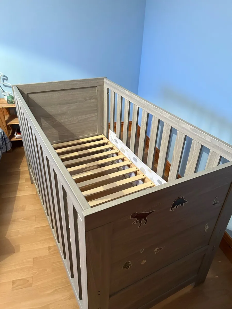 Child’s cot - Image 1