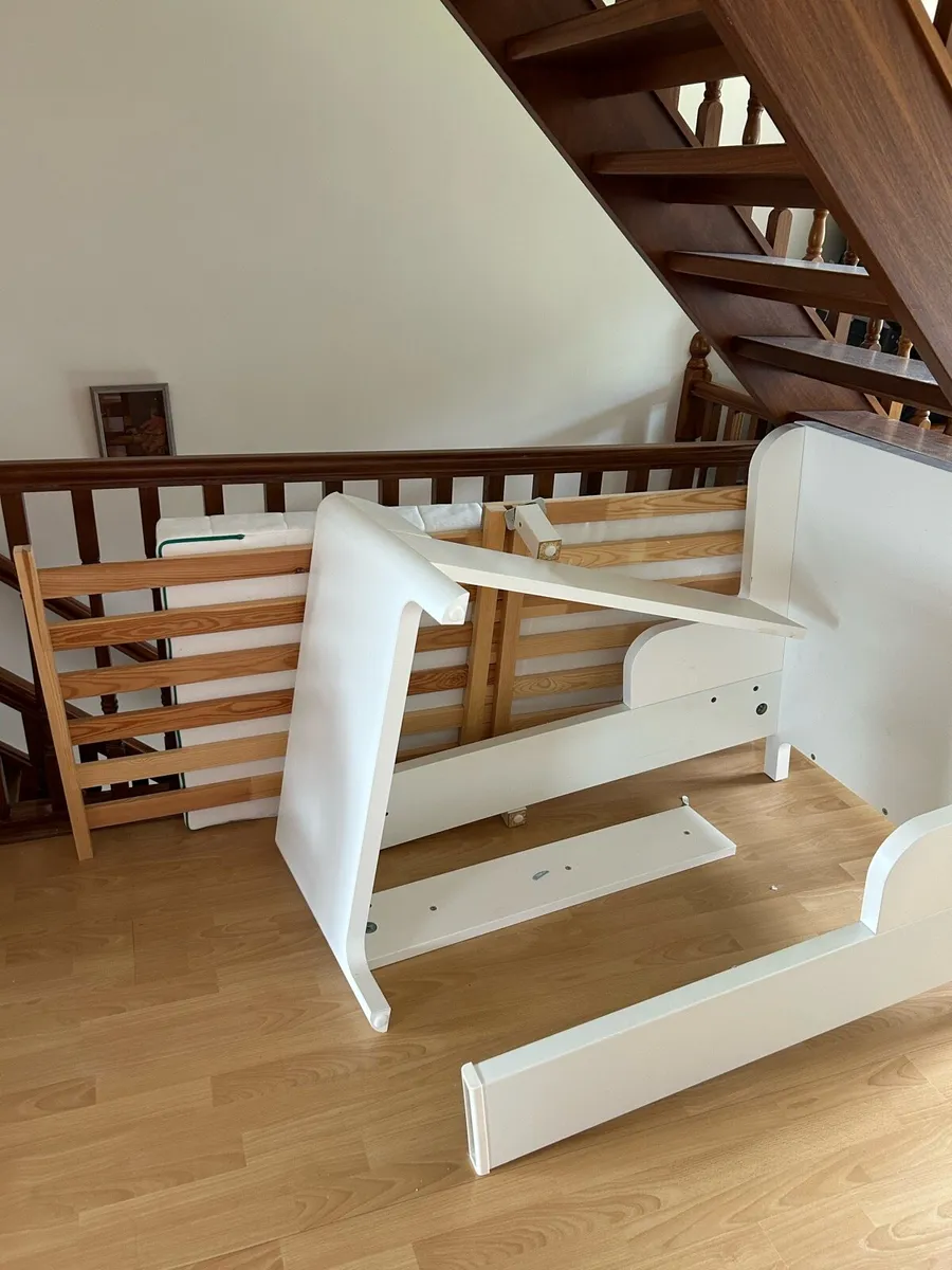 Toddler bed