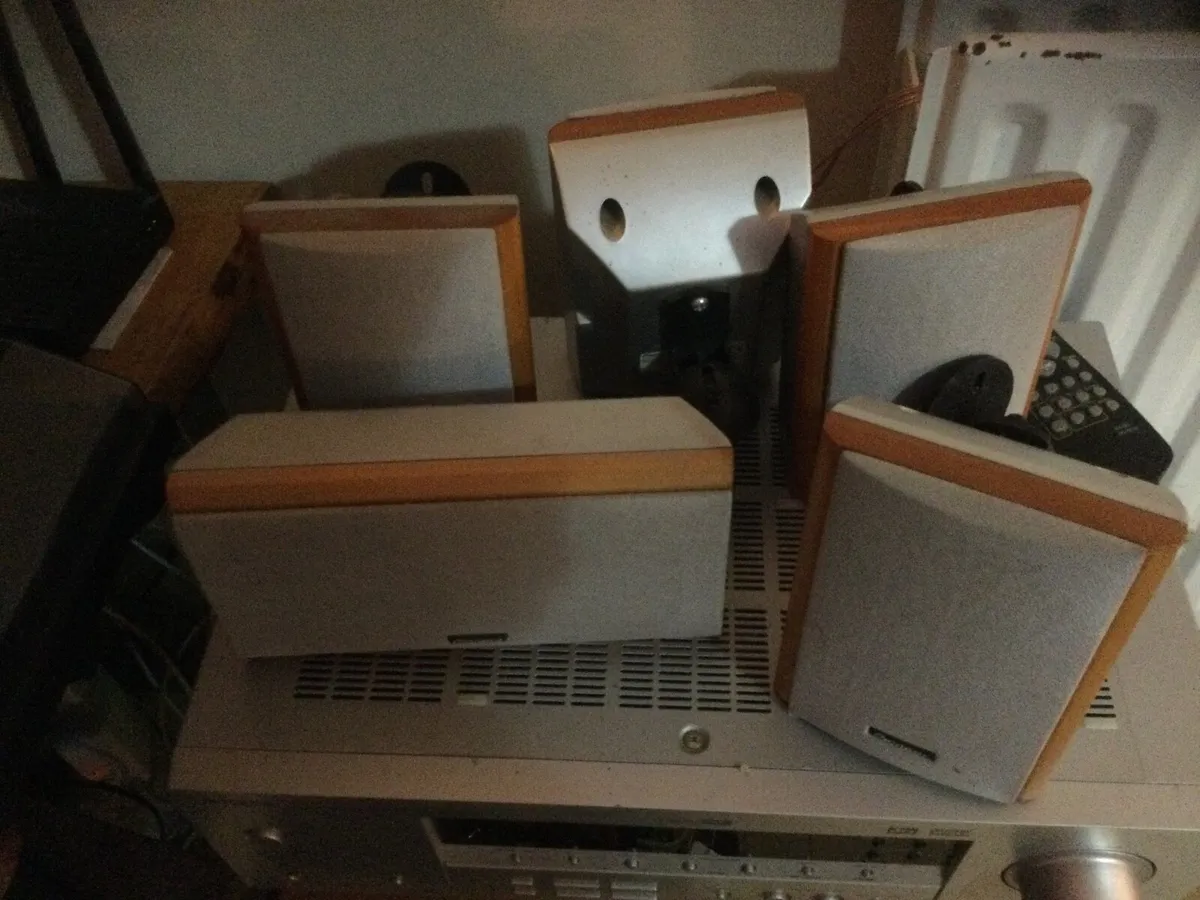Yamaha RX-V359 amp, 5 speakers plus active sub - Image 4