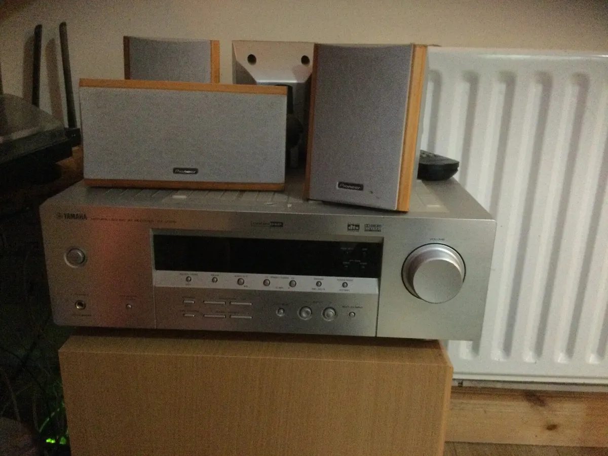 Yamaha RX-V359 amp, 5 speakers plus active sub - Image 1