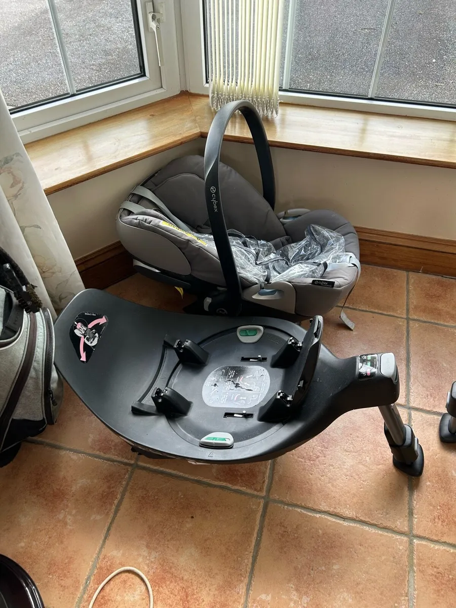 Cybex car seat and base x 2 - Image 1