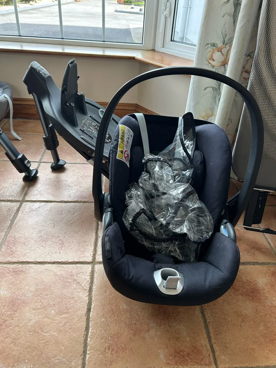 Cybex car seat and base x 2 - Image 2