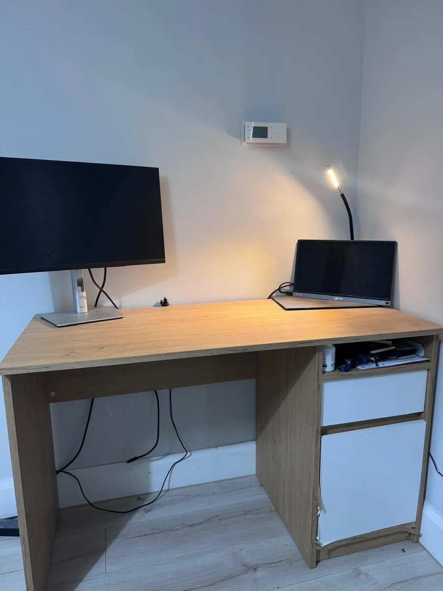 Computer  table