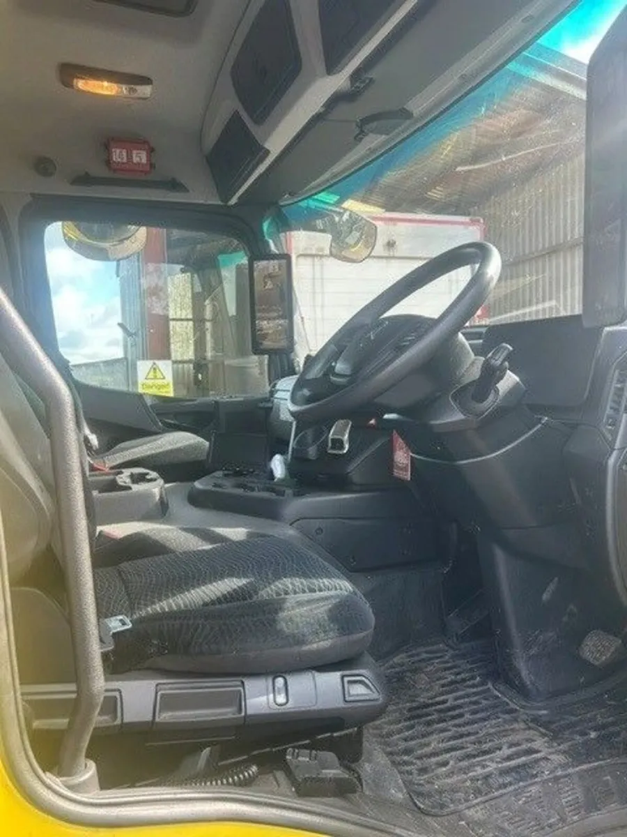 Mercedes 26ft or 28ft curtainsides with barn doors - Image 2