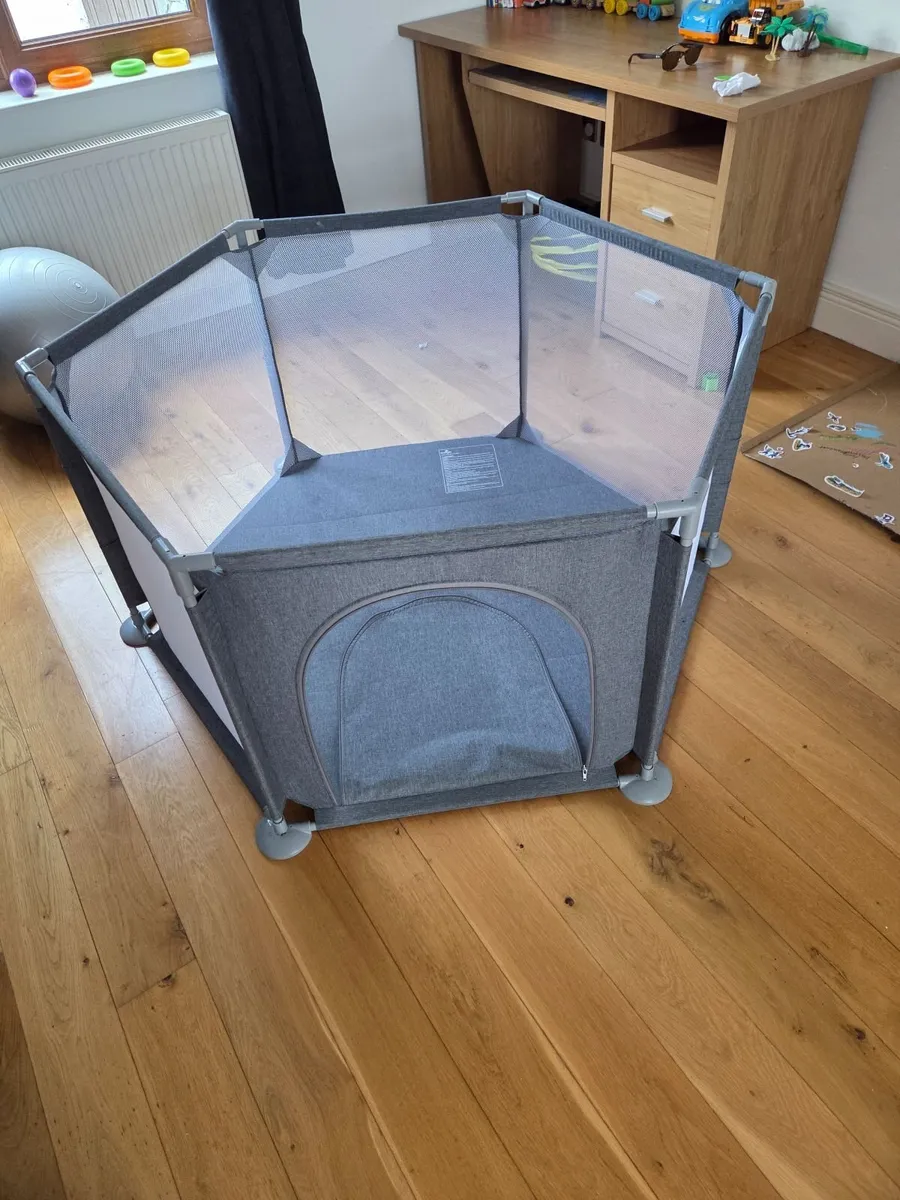Play Pen - Image 2
