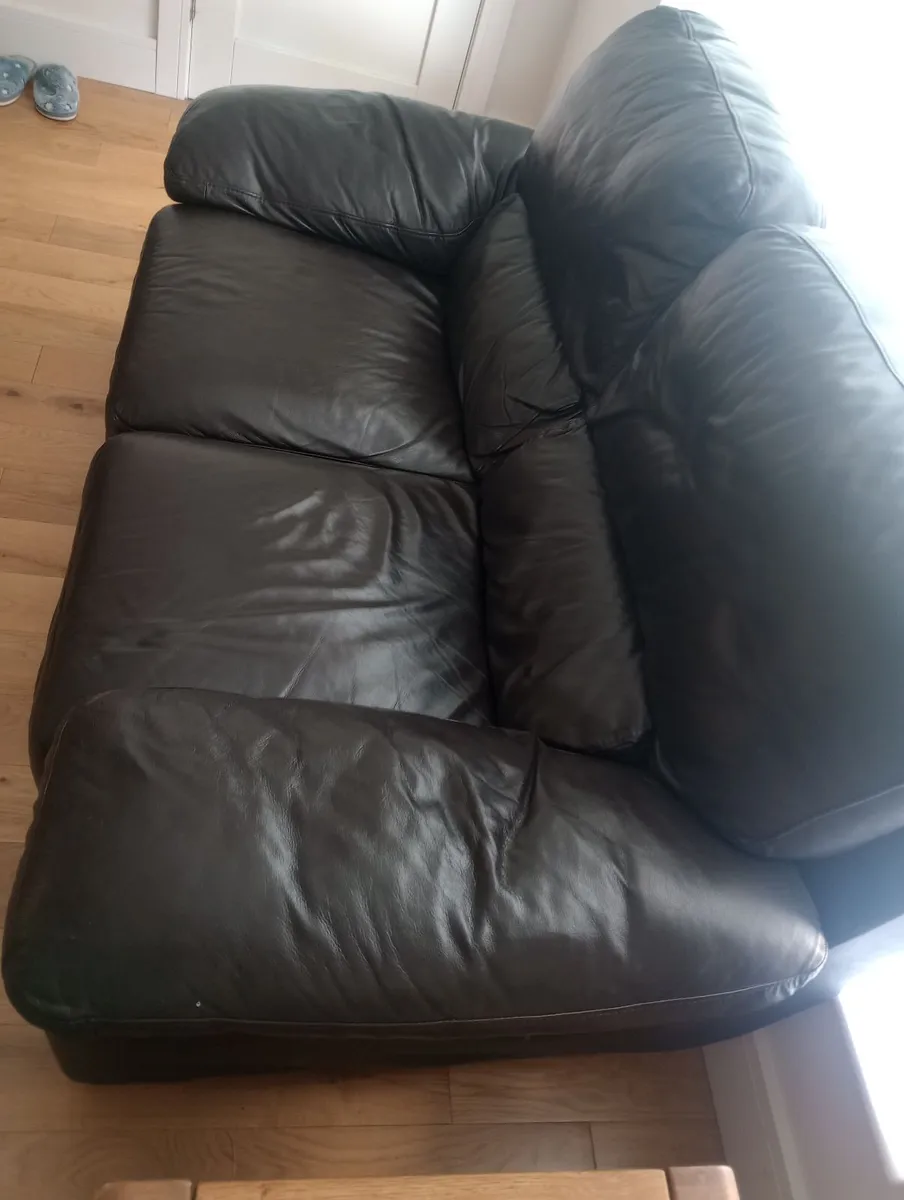 Two seater leather Couch - Image 2