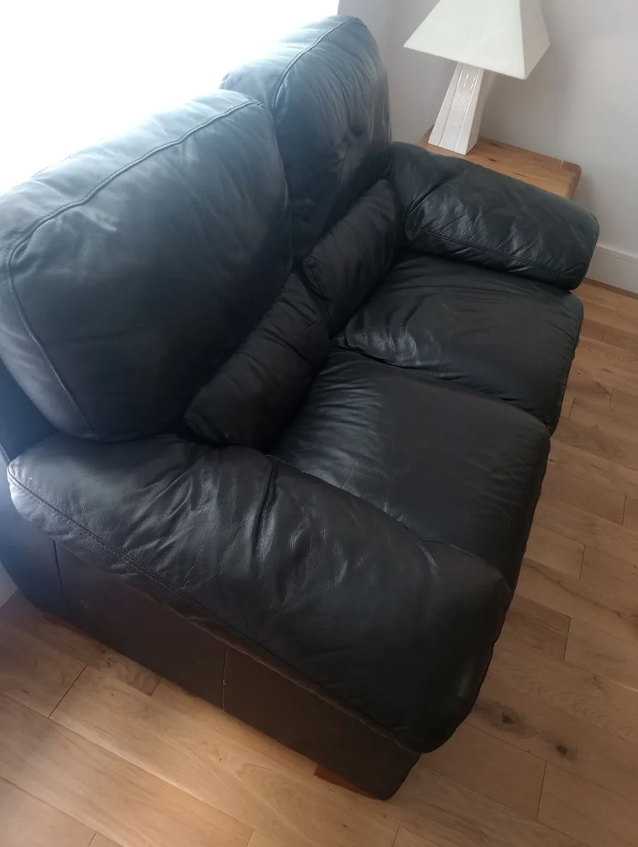 Two seater leather Couch - Image 3