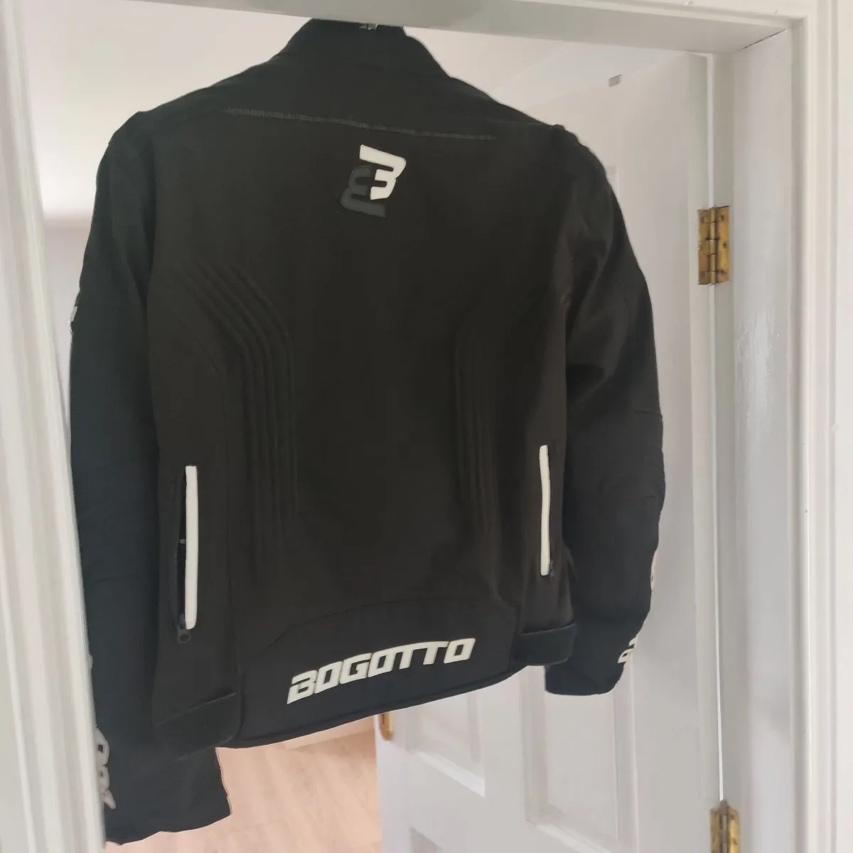 Motorcycle jacket and gloves - Image 2