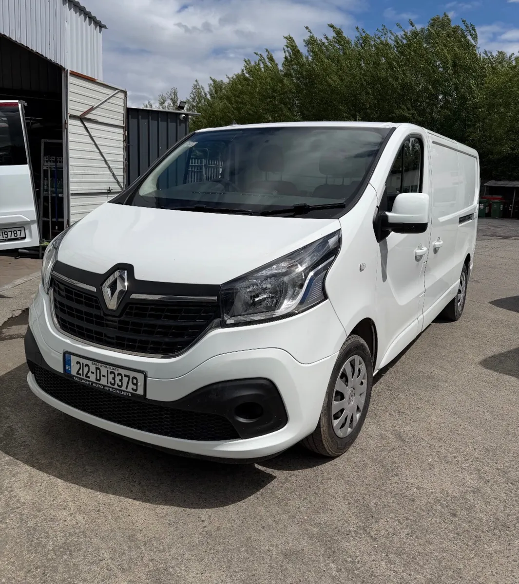 2021 Renault Trafic LWB 70,000km