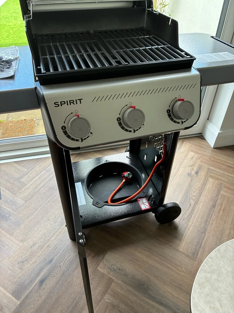 Brand New Weber Spirit E-310 Gas BBQ - Image 3