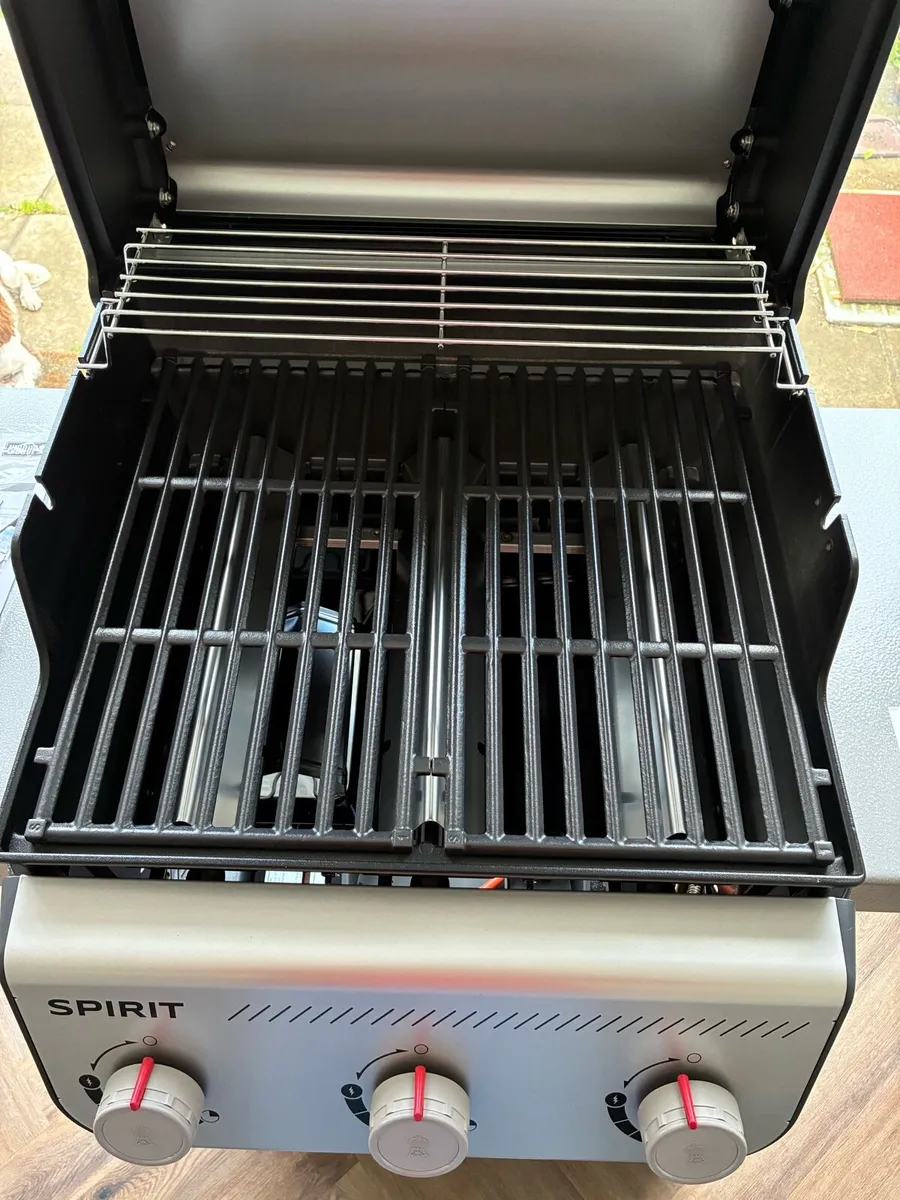 Brand New Weber Spirit E-310 Gas BBQ - Image 4