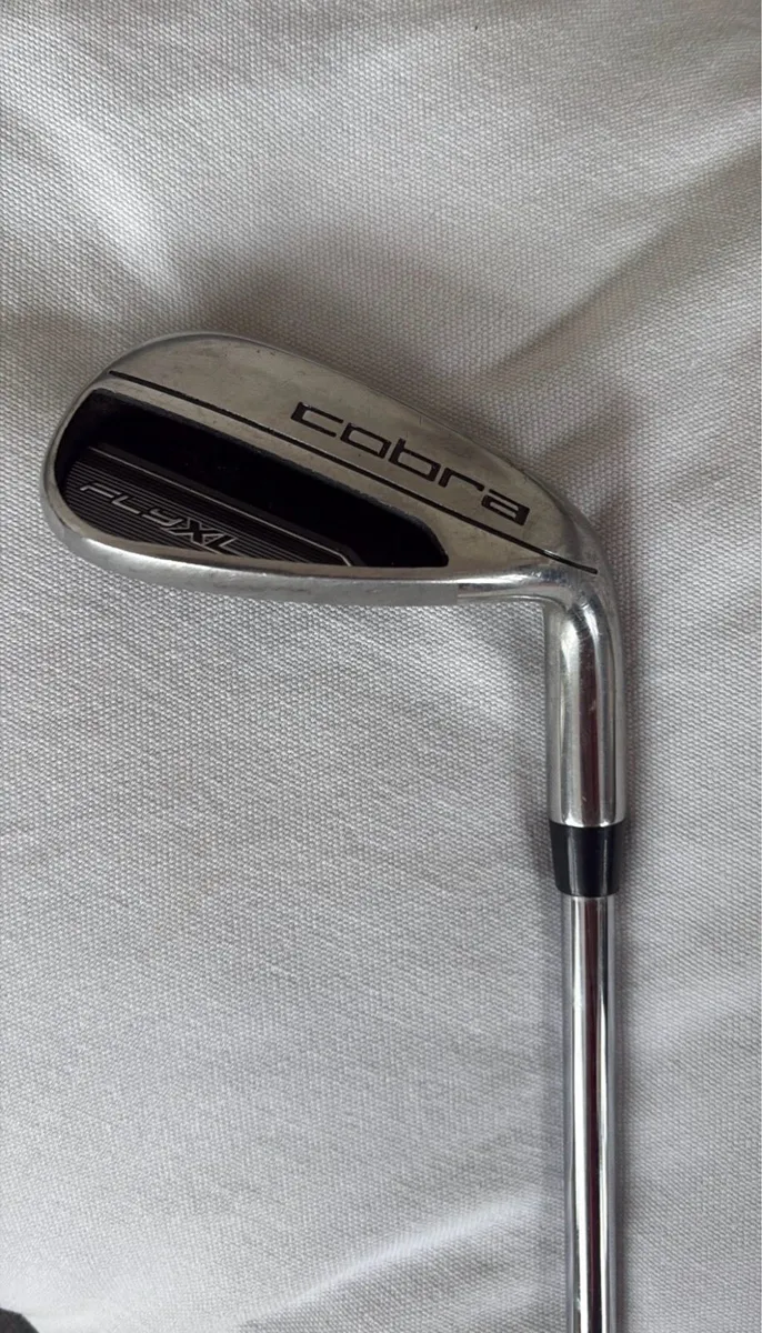 Cobra Fly XL irons & bag - Image 3