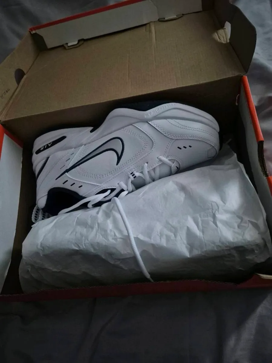 NEW NIKE AIR MONARCH - Image 2